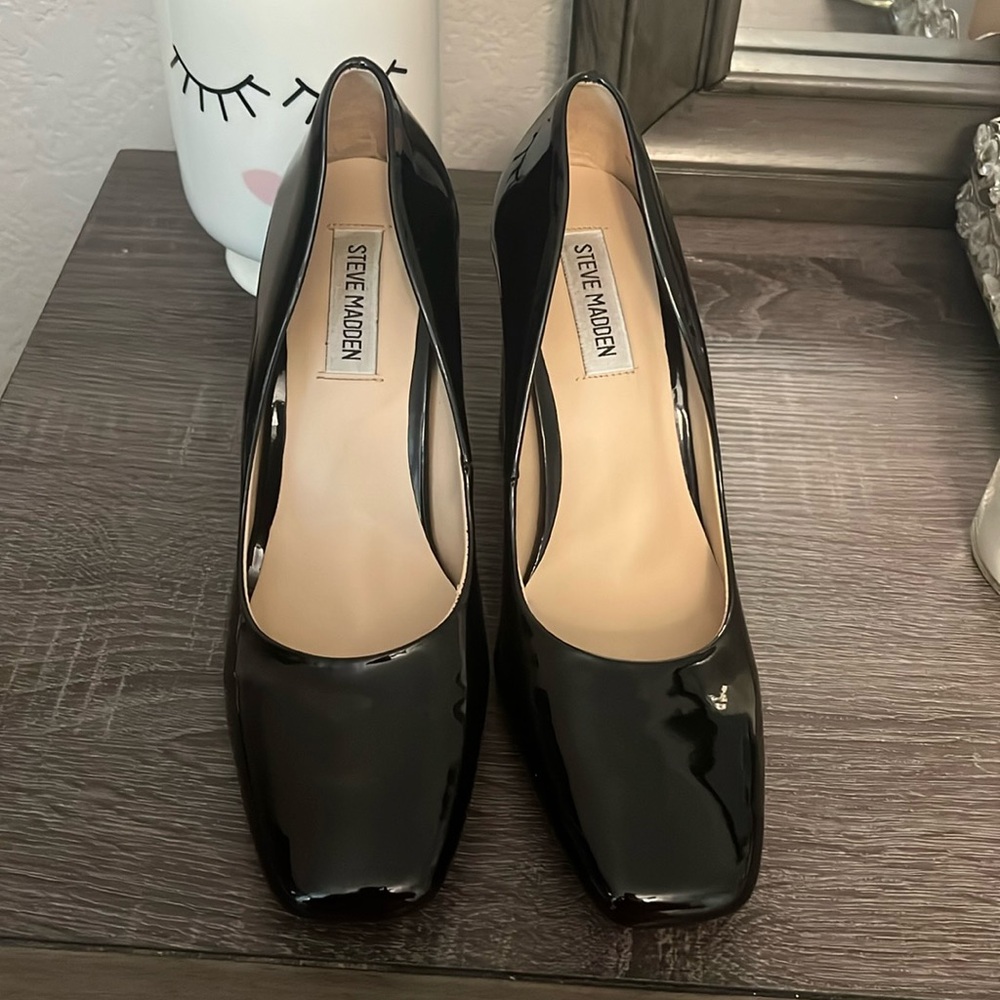 Steve Madden black pumps